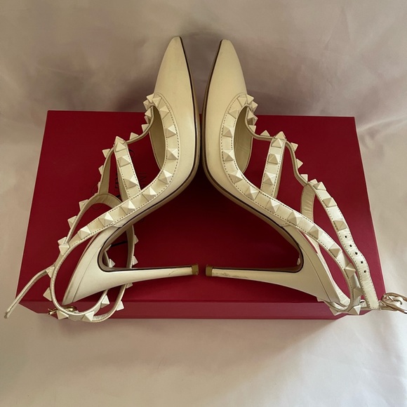 Valentino crème t-strap pump - Picture 2 of 6